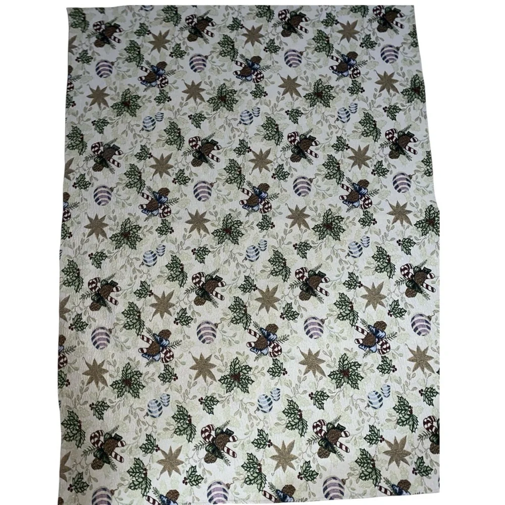 Vintage Christmas Matelassé Holly Leaves & Berries Holiday Table Cloth 63.6”L